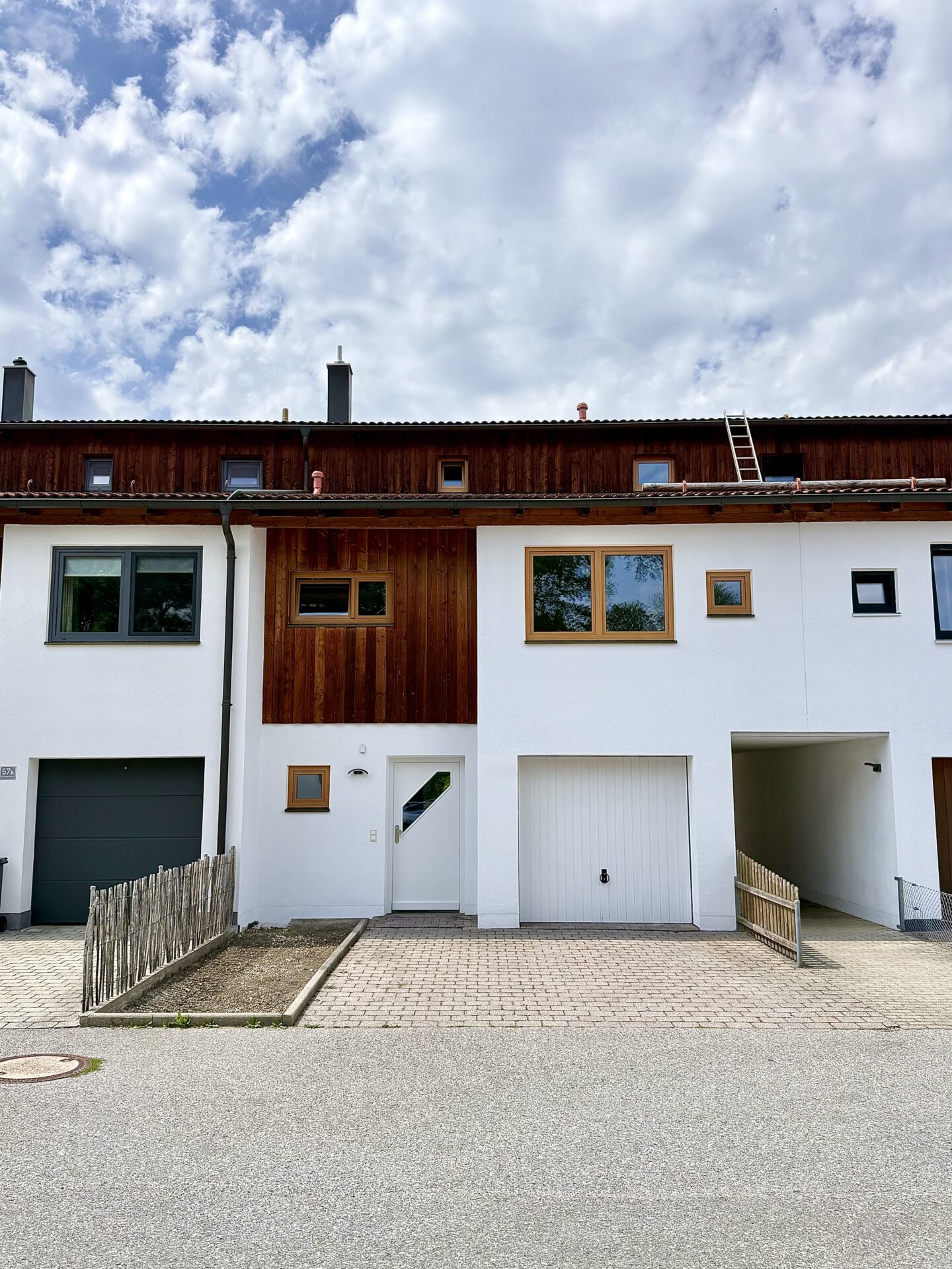 Die Ostfassade des Reihenmittelhauses